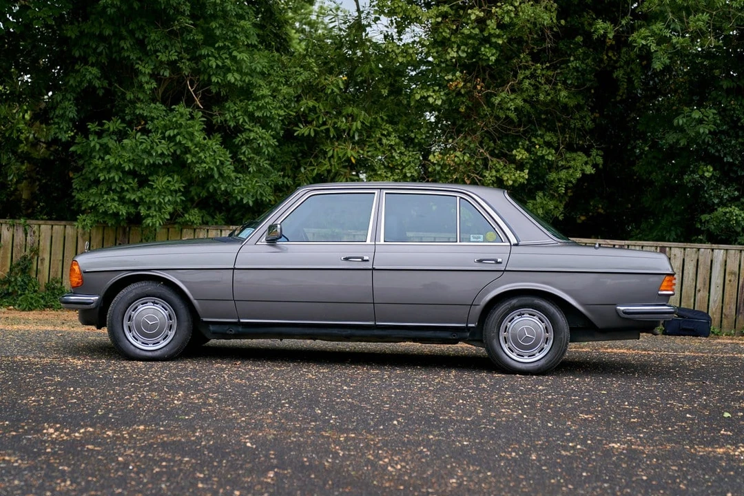 1984 Mercedes-Benz W123 Sedan - Image 4 of 30