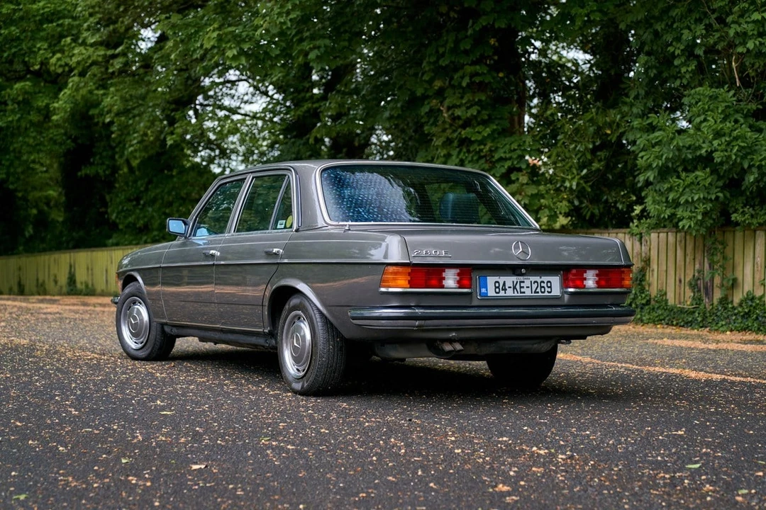 1984 Mercedes-Benz W123 Sedan - Image 10 of 30