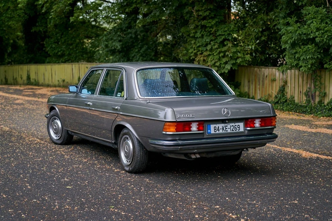 1984 Mercedes-Benz W123 Sedan - Image 12 of 30