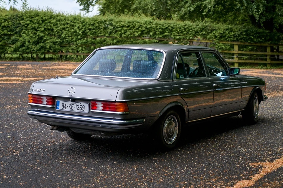 1984 Mercedes-Benz W123 Sedan - Image 20 of 30