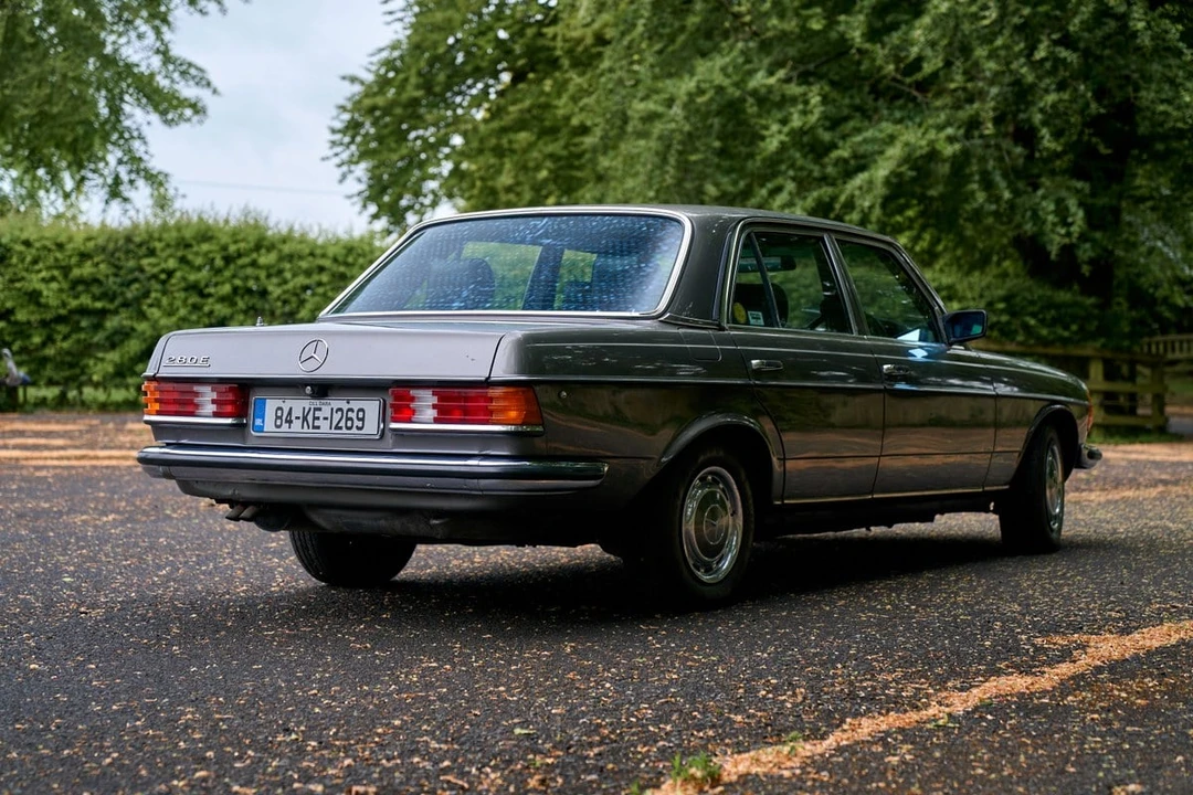 1984 Mercedes-Benz W123 Sedan - Image 6 of 30