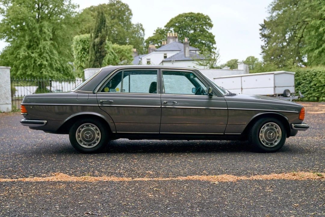 1984 Mercedes-Benz W123 Sedan - Image 23 of 30