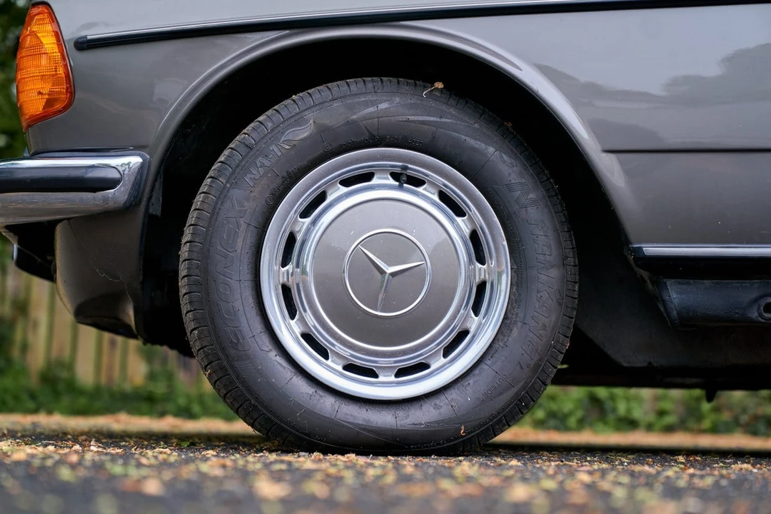 1984 Mercedes-Benz W123 Sedan - Image 26 of 30