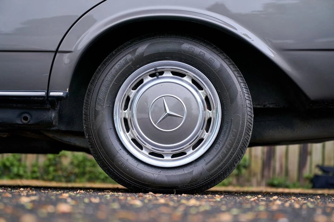 1984 Mercedes-Benz W123 Sedan - Image 28 of 30