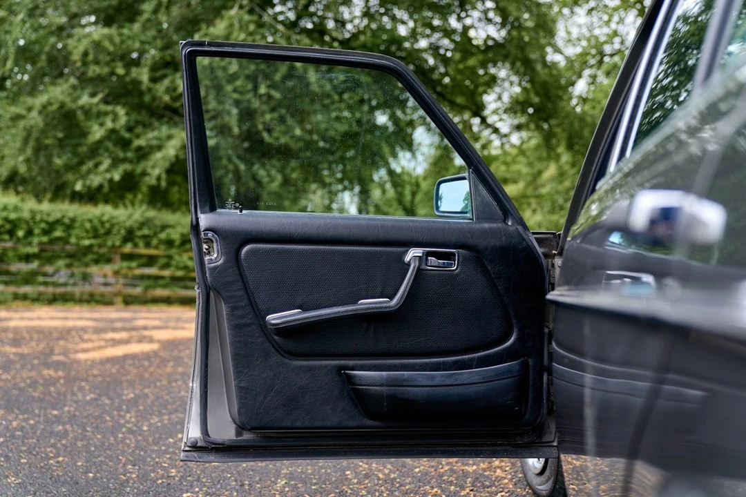1984 Mercedes-Benz W123 Sedan - Image 29 of 30
