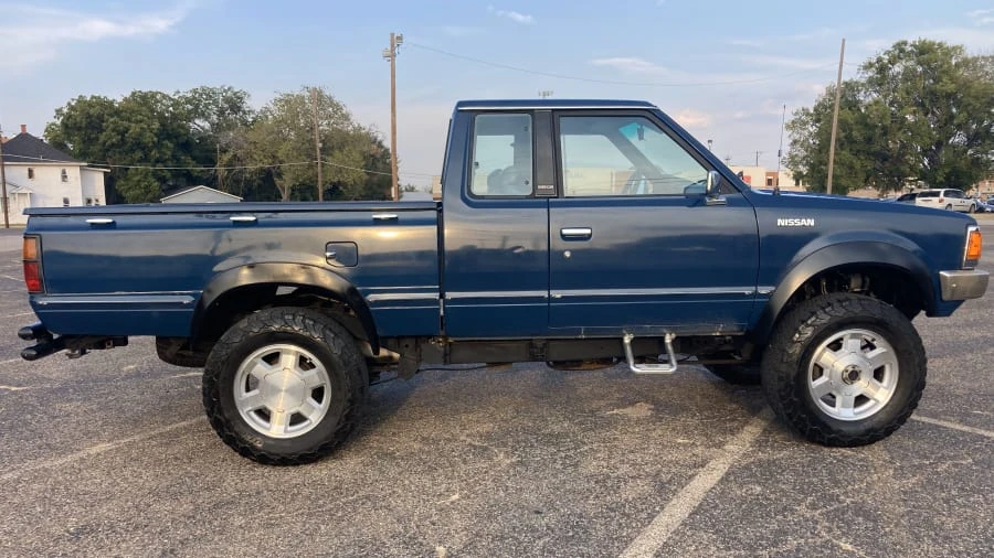 1984 Nissan - Image 2 of 7