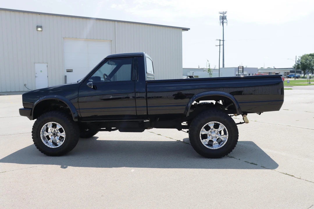 1984 Nissan - Image 6 of 31