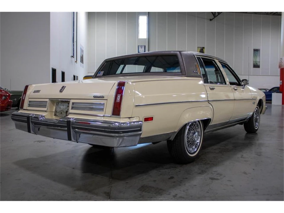 1984 Oldsmobile 98 - Image 6 of 31
