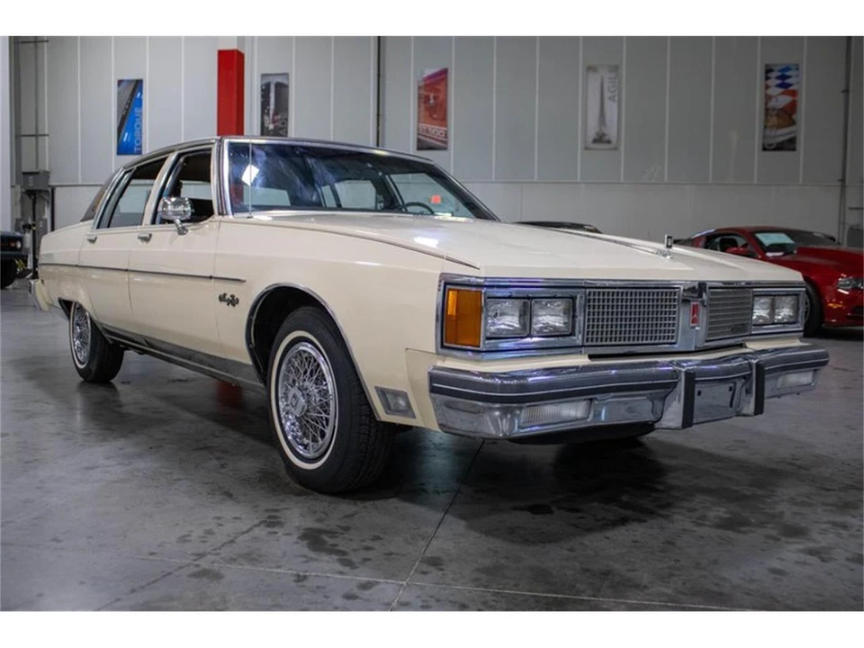1984 Oldsmobile 98 - Image 8 of 31