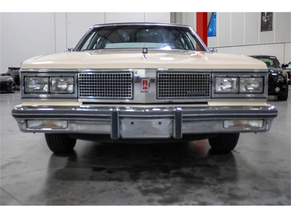 1984 Oldsmobile 98 - Image 9 of 31