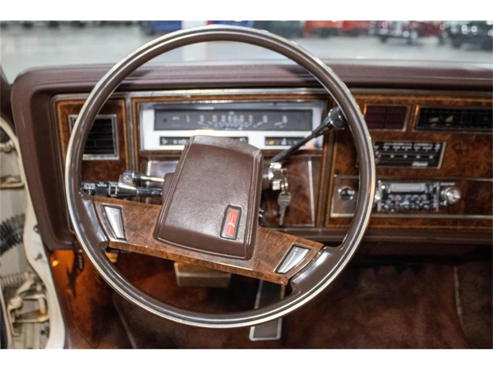 1984 Oldsmobile 98 - Image 10 of 31