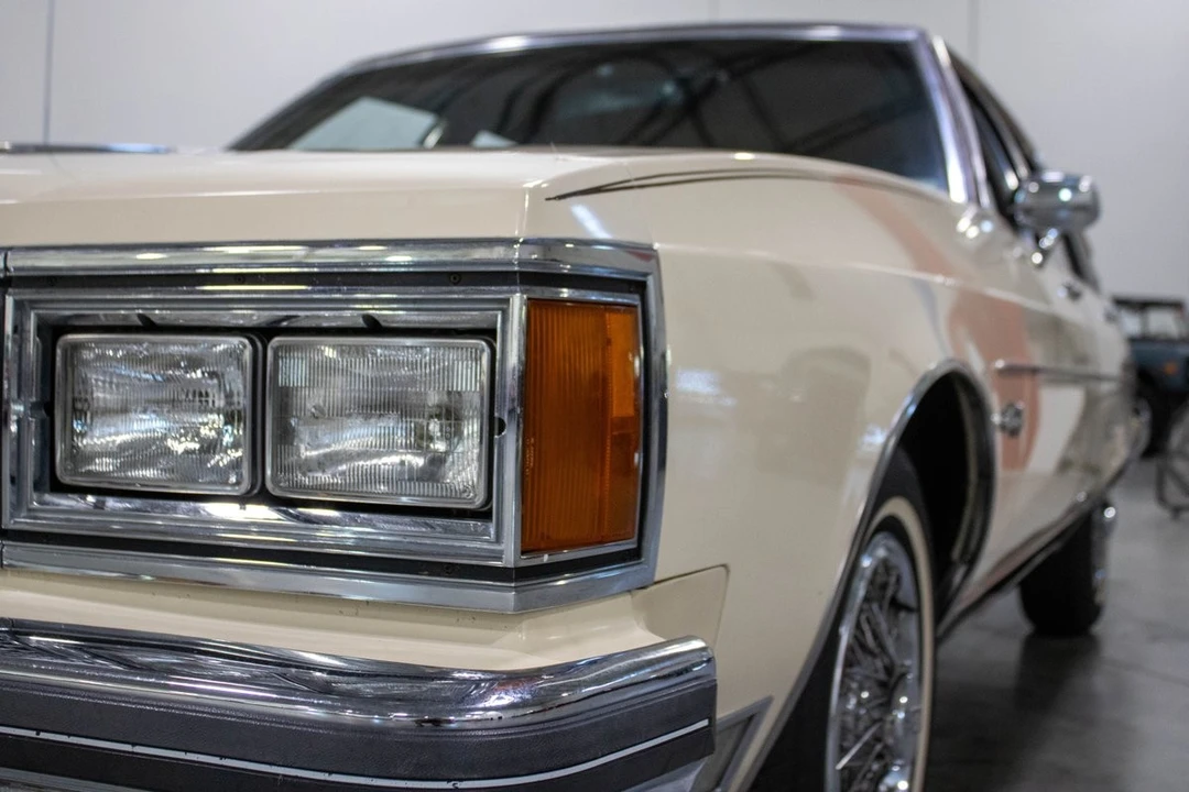 1984 Oldsmobile 98 - Image 30 of 31