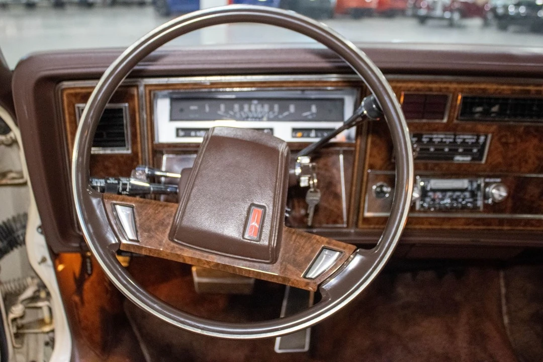 1984 Oldsmobile 98 - Image 10 of 12