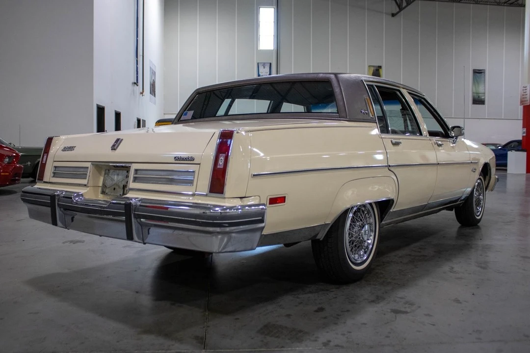 1984 Oldsmobile 98 - Image 6 of 12