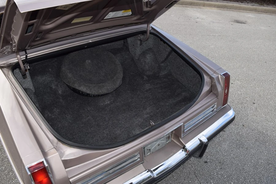 1984 Oldsmobile 98 - Image 10 of 11