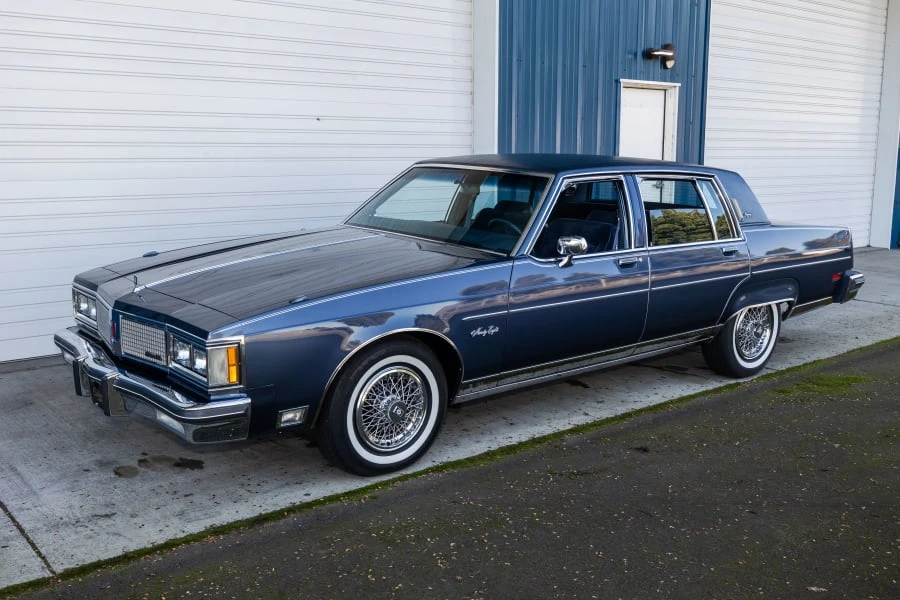 1984 Oldsmobile 98 - Image 10 of 31