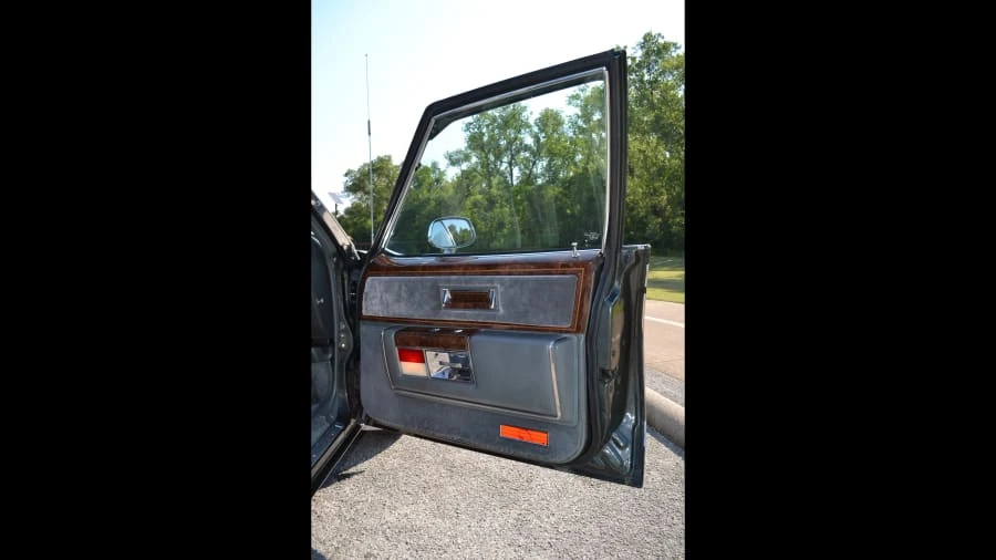 1984 Oldsmobile 98 - Image 5 of 7