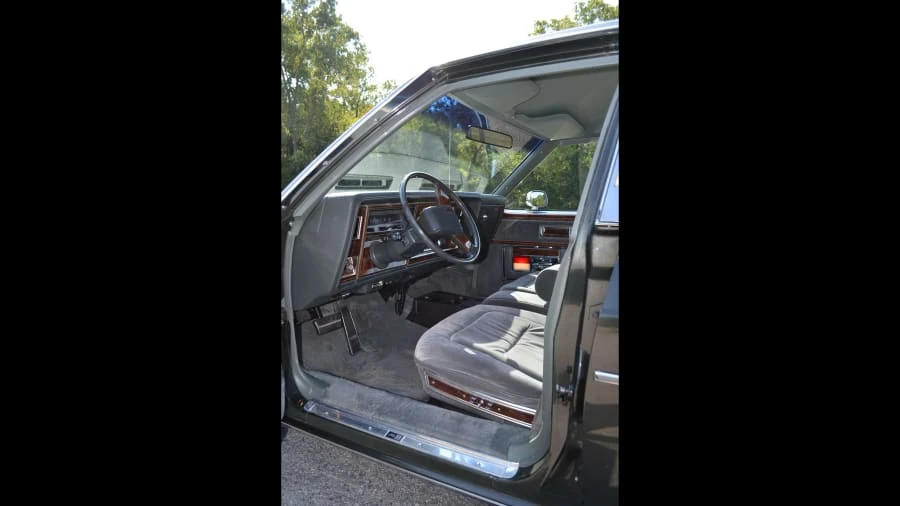 1984 Oldsmobile 98 - Image 2 of 7