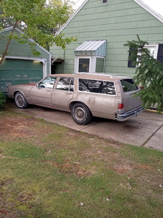 1984 Oldsmobile Custom Cruiser - Image 8 of 16