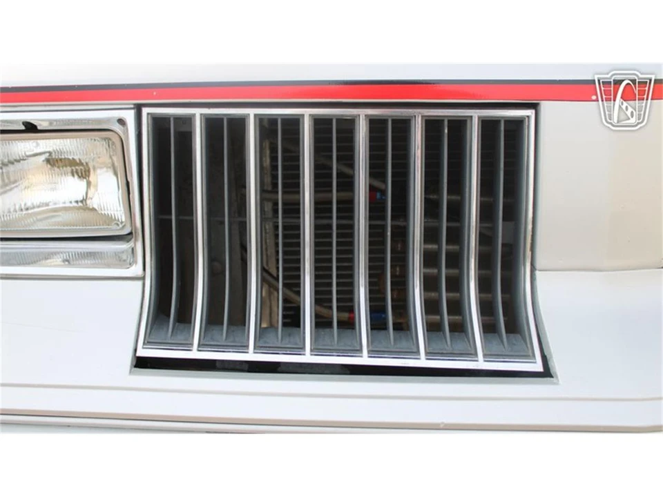 1984 Oldsmobile Calais - Image 26 of 31