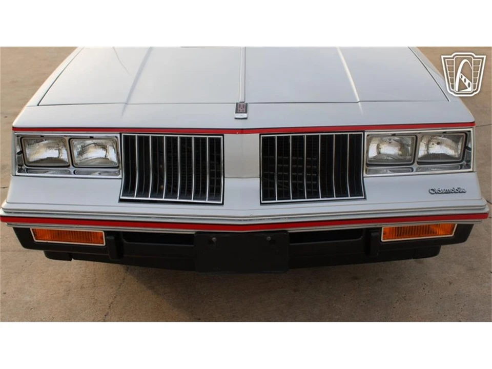 1984 Oldsmobile Calais - Image 24 of 31