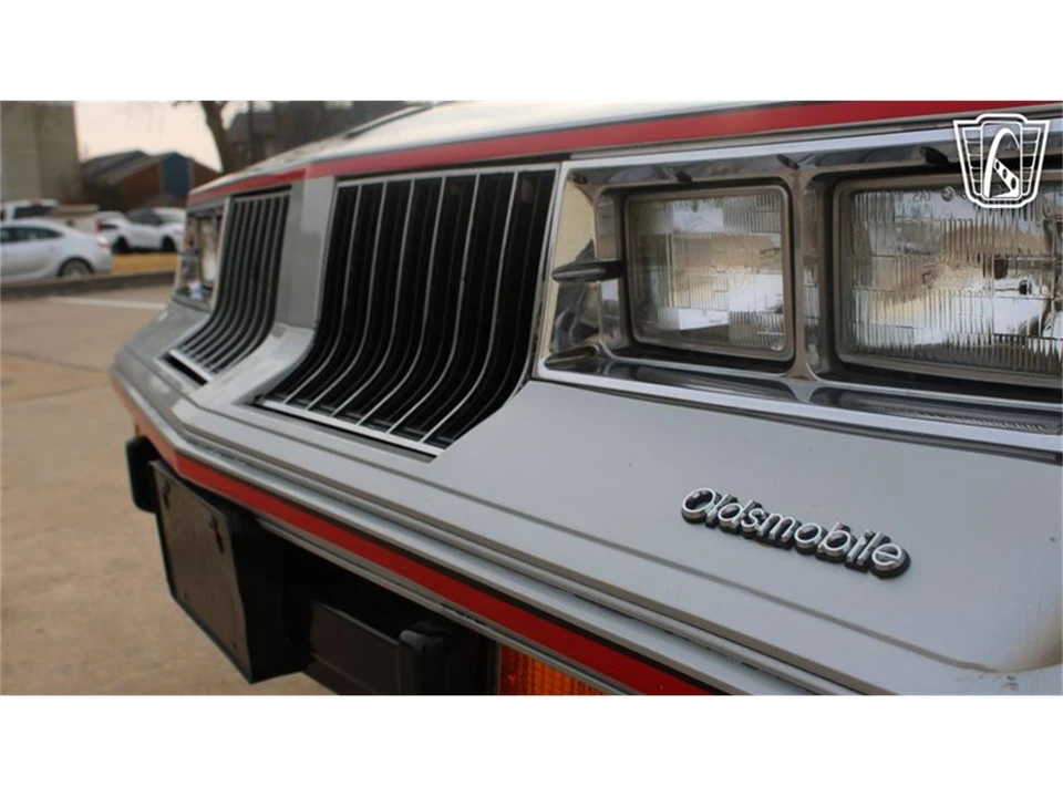 1984 Oldsmobile Calais - Image 25 of 31