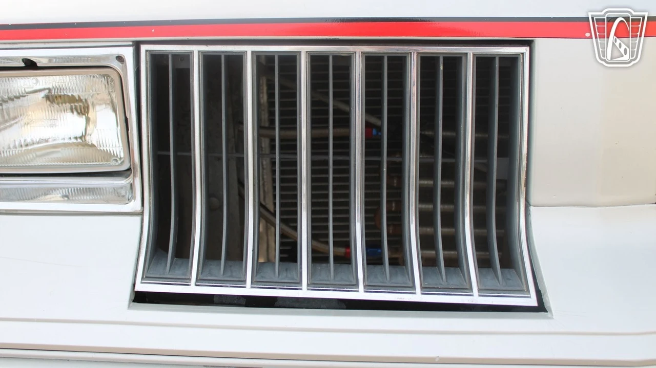 1984 Oldsmobile Cutlass 5th Gen - Image 11 of 12