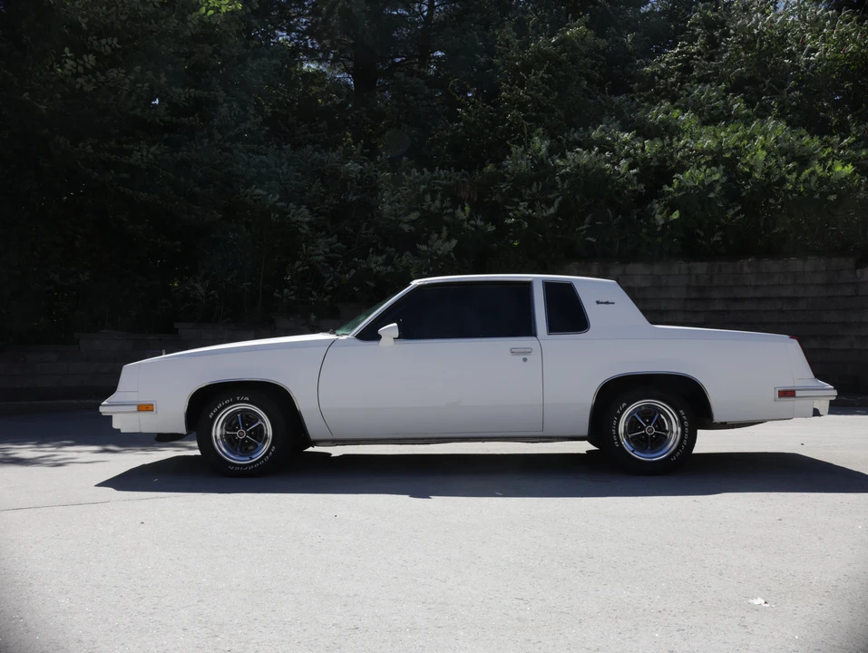 1984 Oldsmobile Cutlass Supreme - Image 9 of 31
