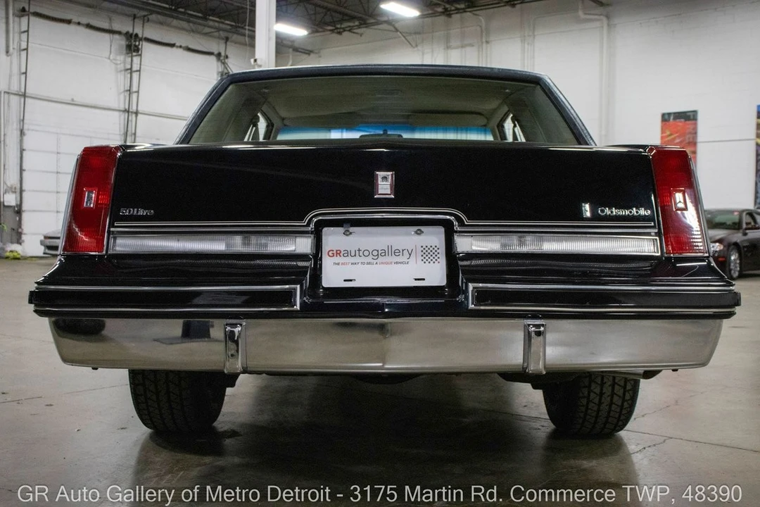 1984 Oldsmobile Cutlass Supreme - Image 6 of 12