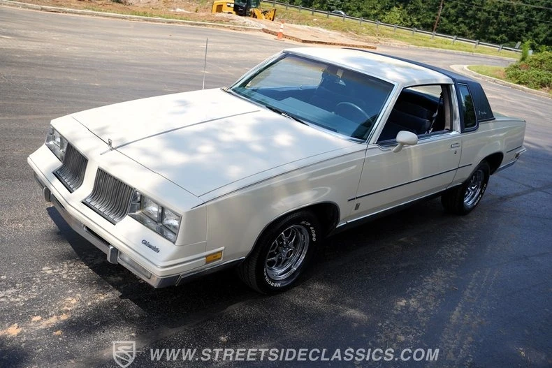 1984 Oldsmobile Cutlass Supreme - Image 26 of 27