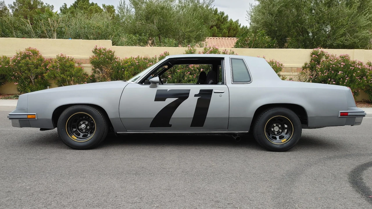 1984 Oldsmobile Cutlass Supreme - Image 2 of 12