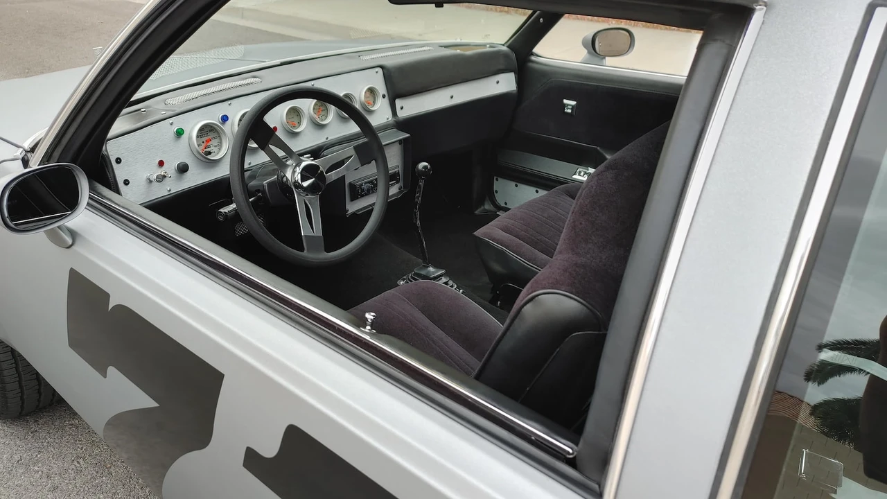 1984 Oldsmobile Cutlass Supreme - Image 4 of 12