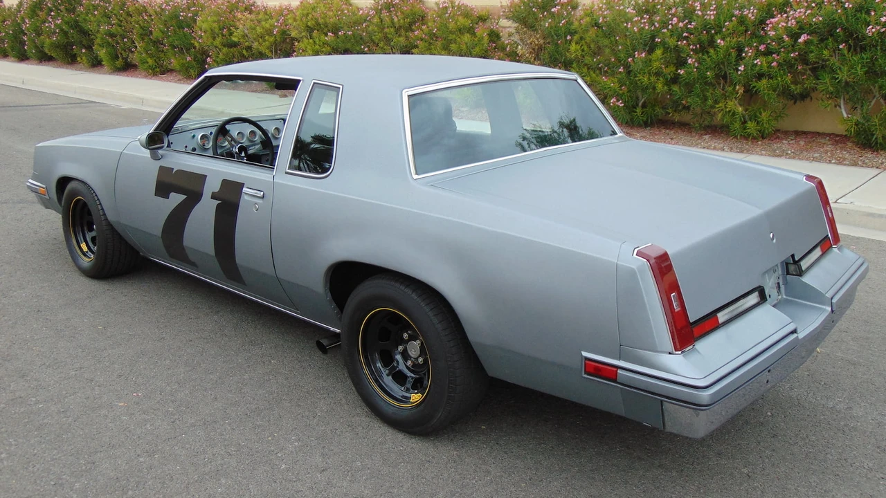 1984 Oldsmobile Cutlass Supreme - Image 11 of 12