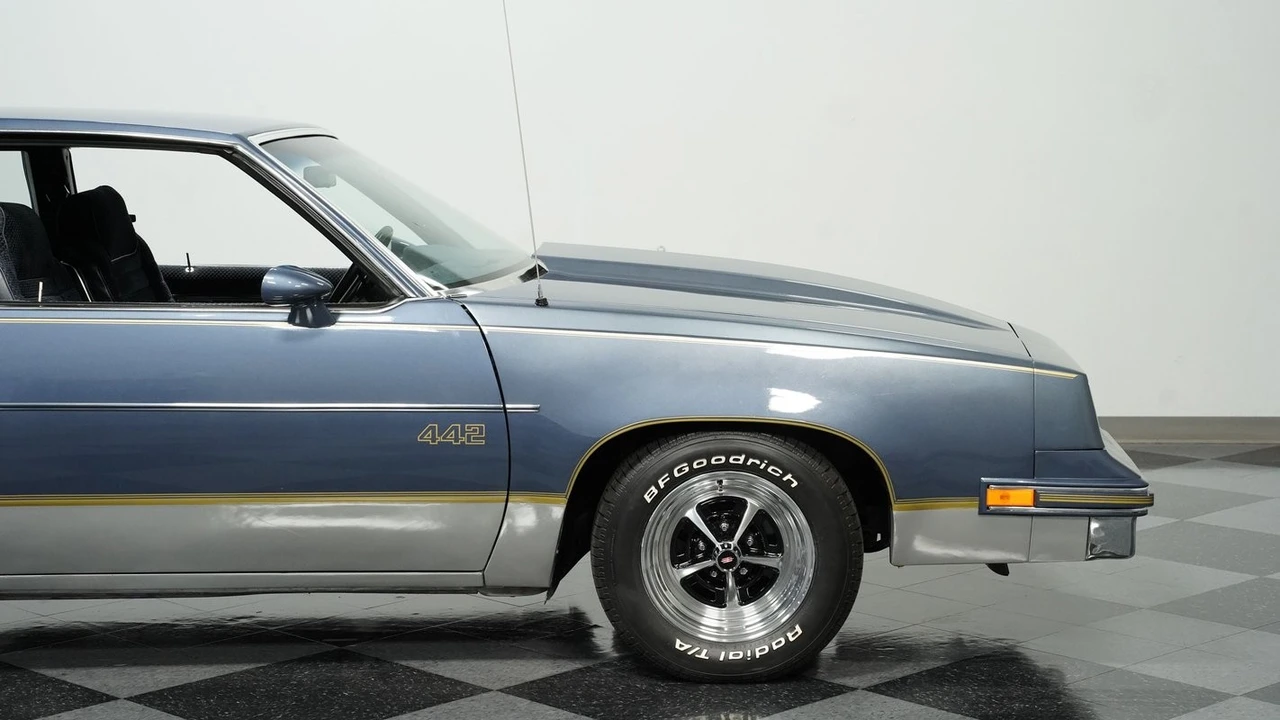 1984 Oldsmobile Cutlass Supreme - Image 28 of 31