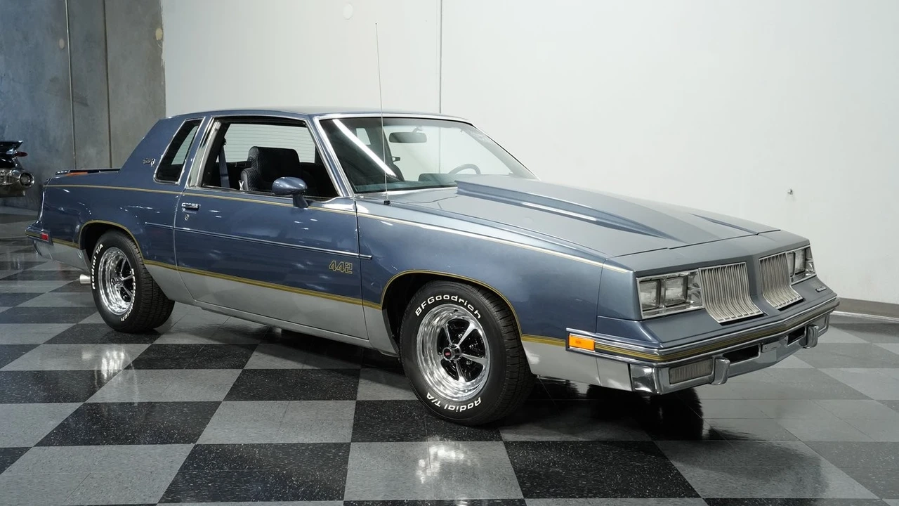 1984 Oldsmobile Cutlass Supreme - Image 14 of 31