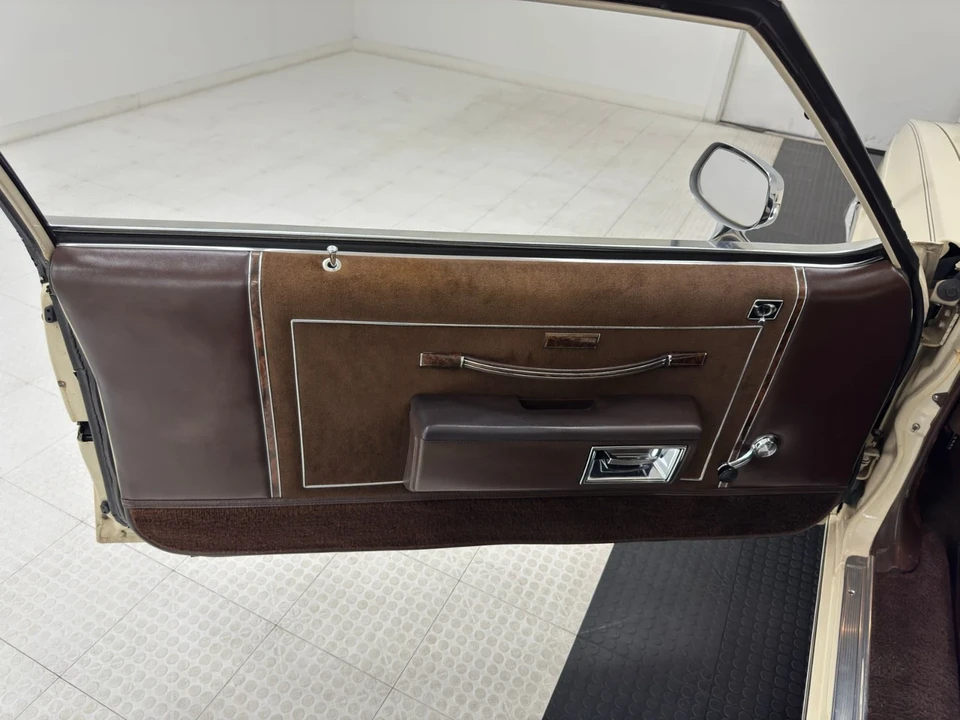1984 Oldsmobile 98 - Image 17 of 21