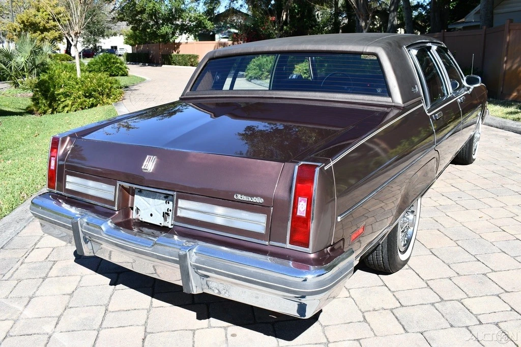 1984 Oldsmobile 98 - Image 5 of 21