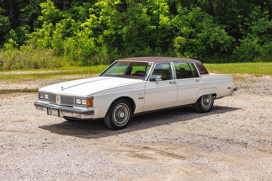 1984 Oldsmobile 98 - Image 5 of 31