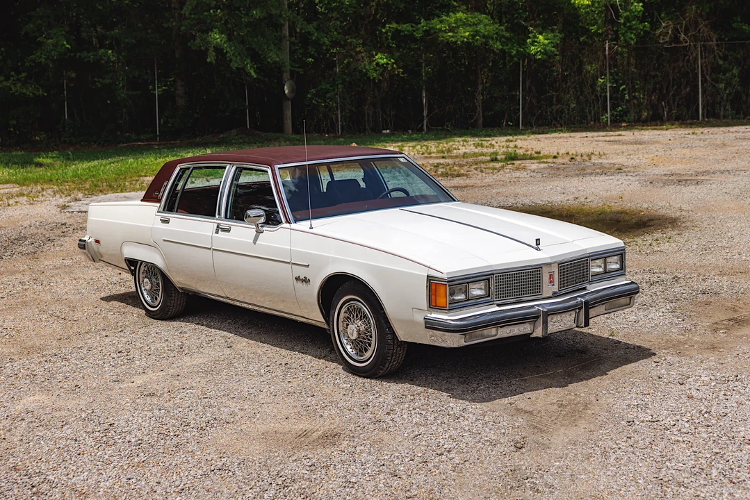 1984 Oldsmobile 98 - Image 3 of 31