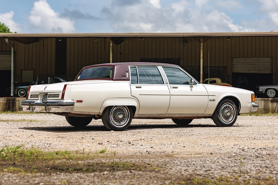 1984 Oldsmobile 98 - Image 14 of 31
