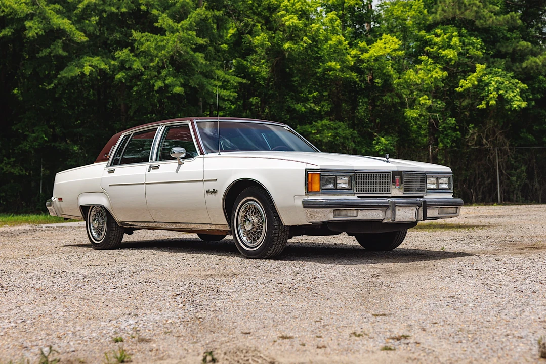 1984 Oldsmobile 98 - Image 4 of 31