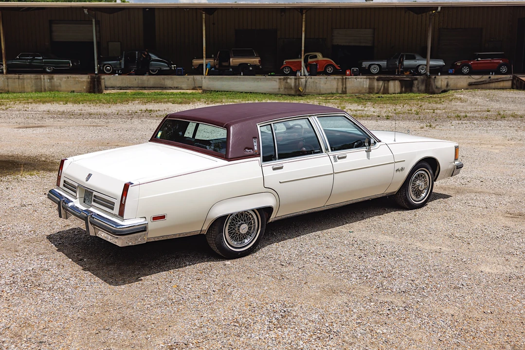 1984 Oldsmobile 98 - Image 8 of 31