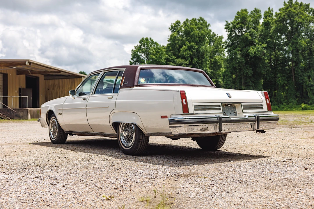 1984 Oldsmobile 98 - Image 9 of 31