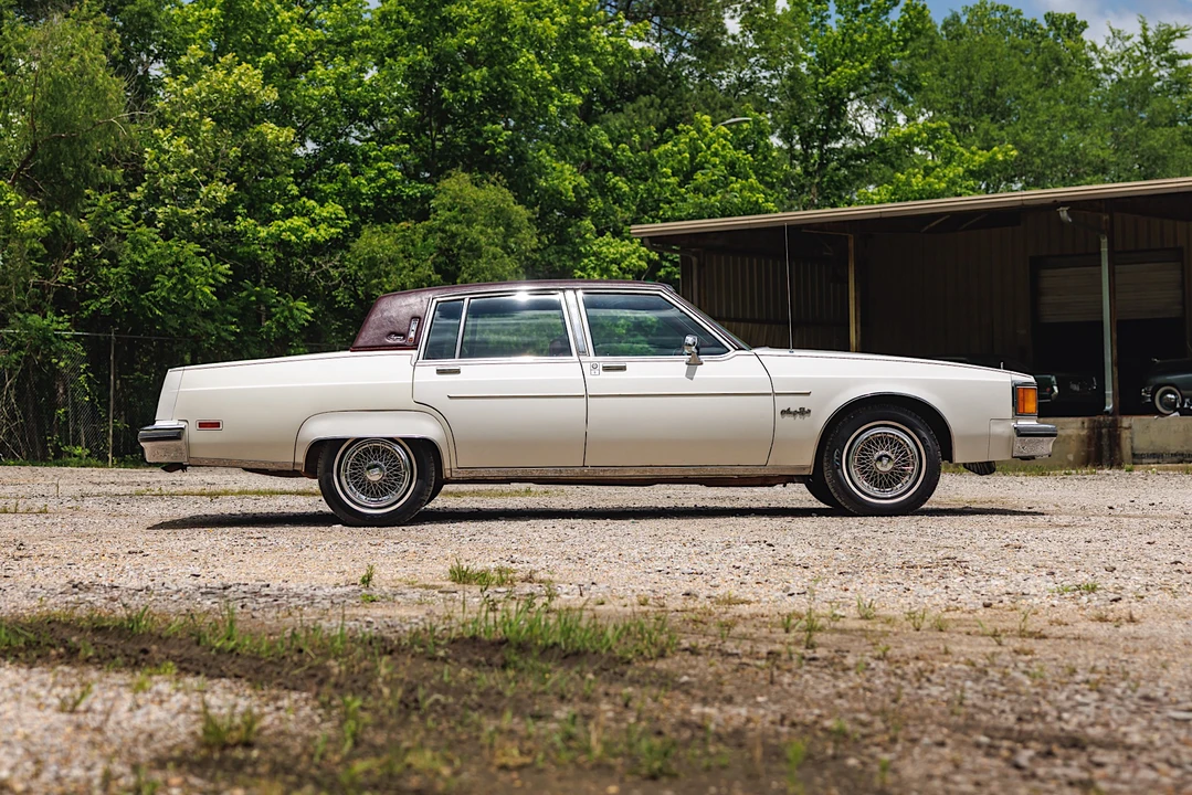1984 Oldsmobile 98 - Image 13 of 31