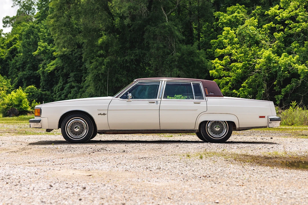 1984 Oldsmobile 98 - Image 12 of 31