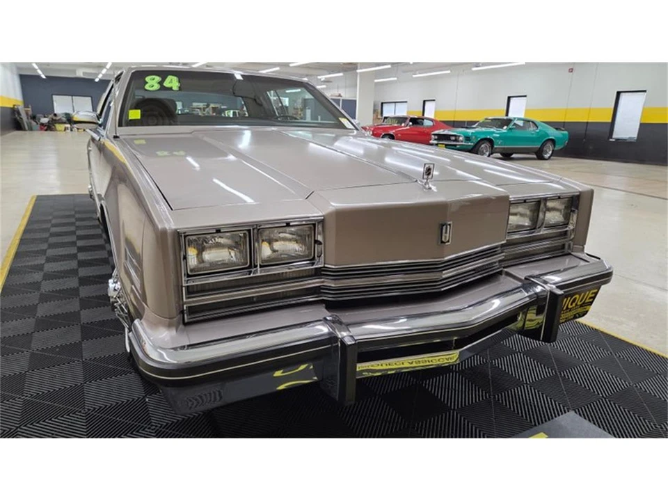 1984 Oldsmobile Toronado - Image 10 of 31