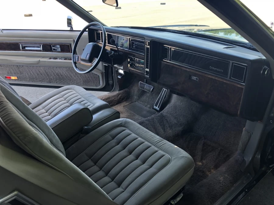 1984 Oldsmobile Toronado - Image 4 of 12