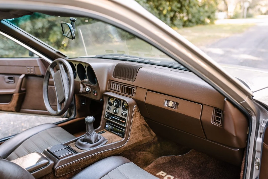 1984 Porsche 944 - Image 9 of 16