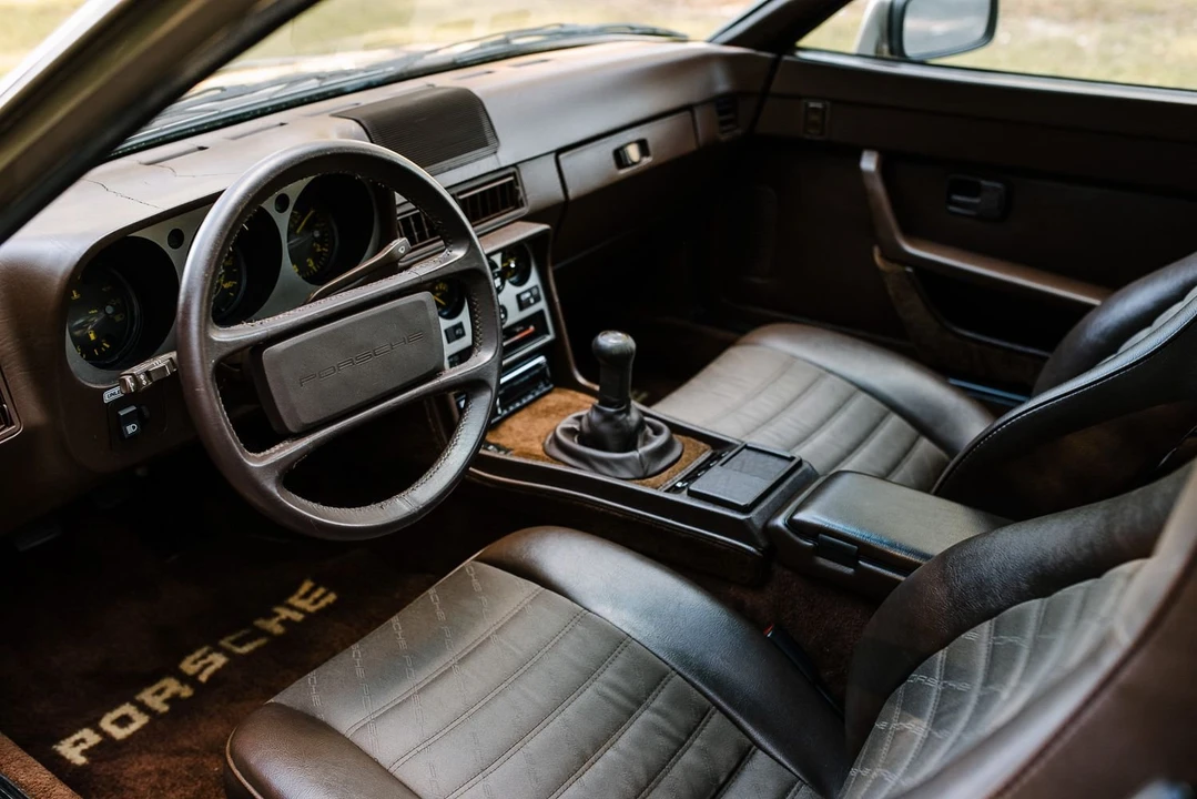 1984 Porsche 944 - Image 11 of 16