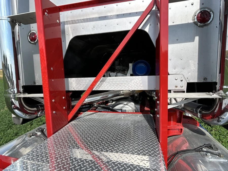 1984 Peterbilt - Image 10 of 11